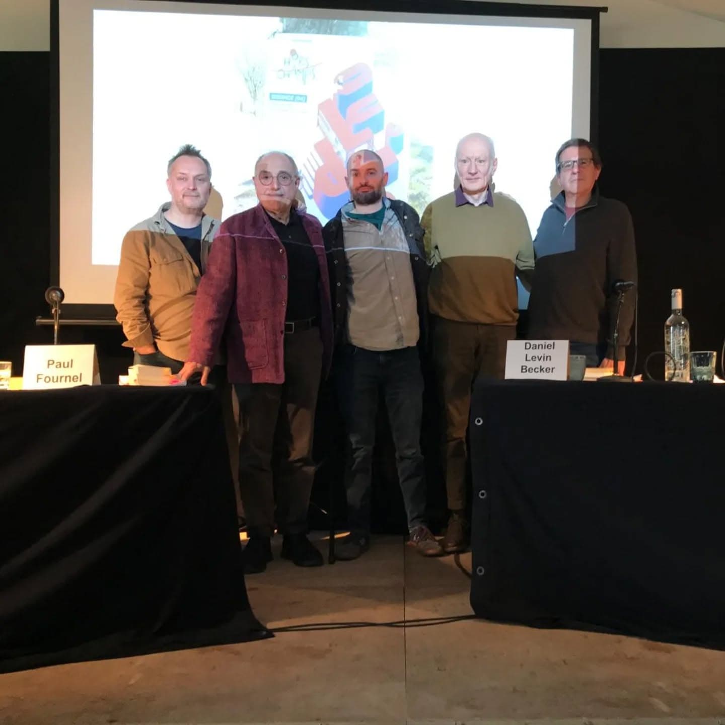 L'Oulipo (une partie de l'Oulipo) est déjà à Sigonce, pour le festival Hors Champs. Après la lecture collective, des lectures individuelles de Paul Fournel, Étienne Lécroart et Frédéric Forte ! Le festival Hors-Champs est organisé par Desirdelire. 8 mars 2025 Entrée libre et gratuite pour les lectures. #oulipo #sigonce #paulfournel #etiennelecroart #fredericforte #hors-champ