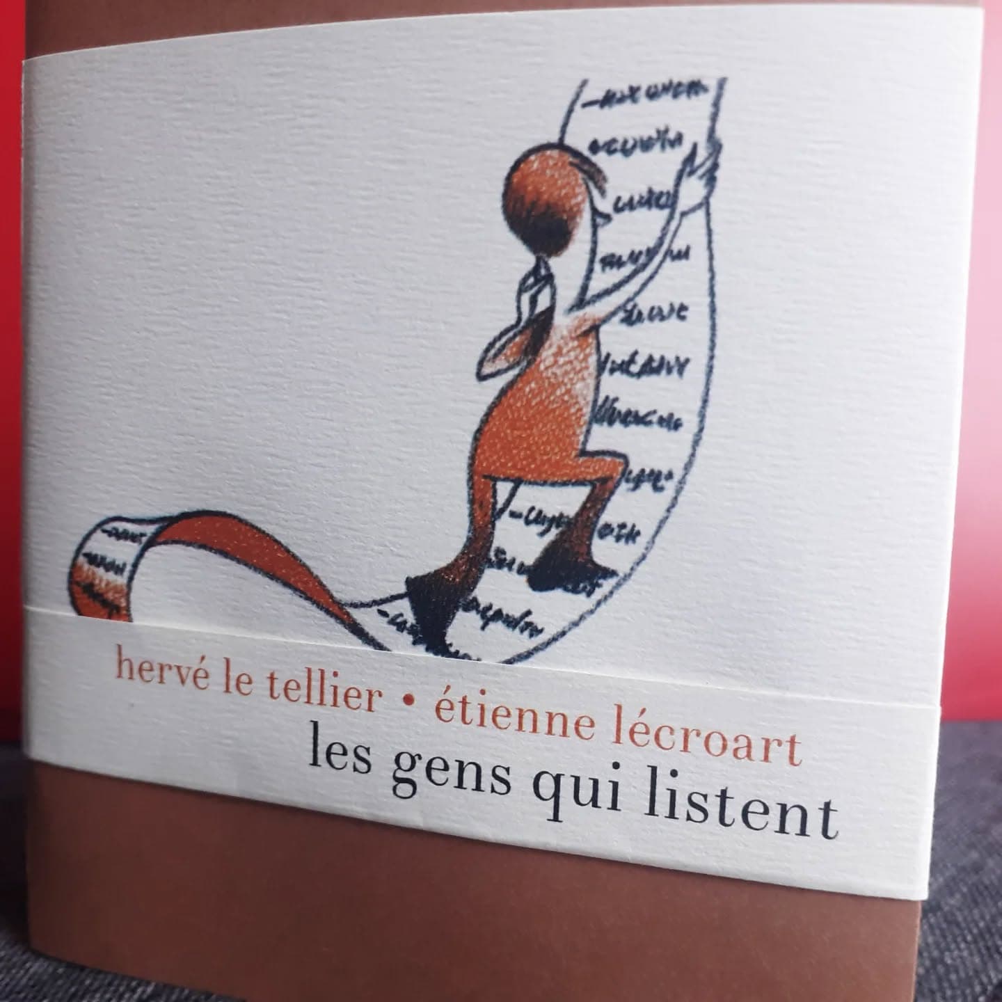 OULIPIENS EN LIBRAIRIE : Hervé Le Tellier / Étienne Lécroart : "Les gens qui listent" (Les Venterniers) « Les gens qui listent savent que sinon ils oublient, que sinon ils s'égarent, que sinon ils se dispersent, que sinon ils font n'importe quoi». Hervé Le Tellier et Étienne Lécroart font appel à notre amour des listes. Après « Les gens qui comptent », également publié chez Les Venterniers, voici un autre petit bijou du duo qui vient enrichir la collection « Les gens qui... ». #oulipo #oulipiens #herveletellier #hervéletellier #étiennelécroart #etiennelecroart #oubapo #lister #listes #lesventerniers #venterniers #lesgensqui