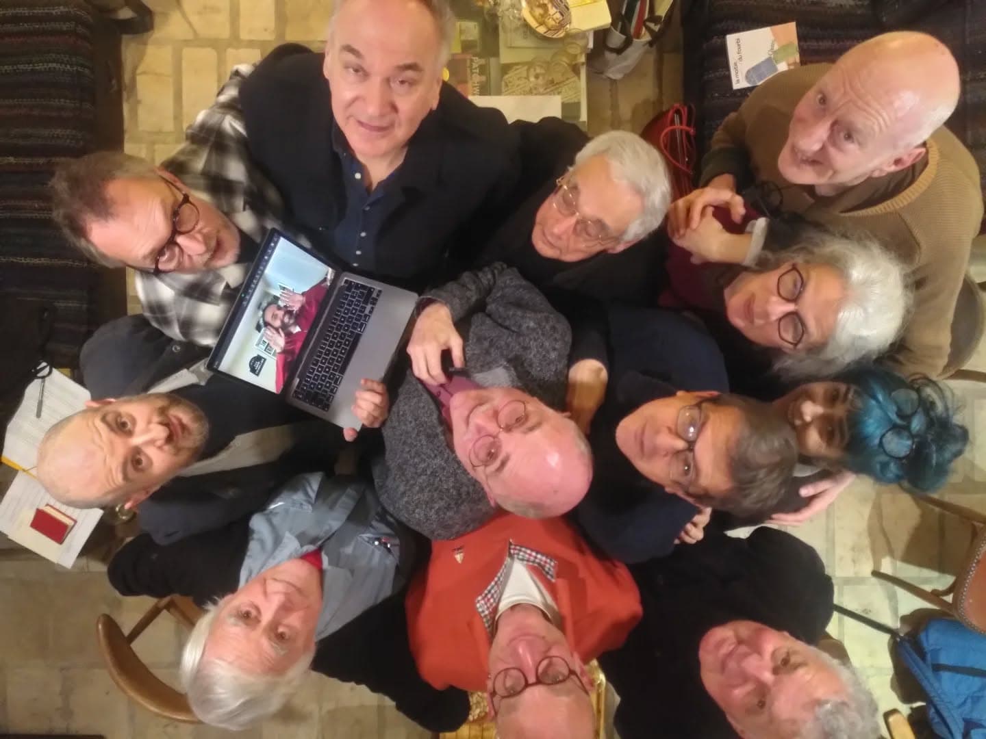 L'Oulipo vu du ciel Janvier 2026 Réunion de travail chez Étienne Lécroart. #oulipo #oulipiens #ciel #etiennelecroart