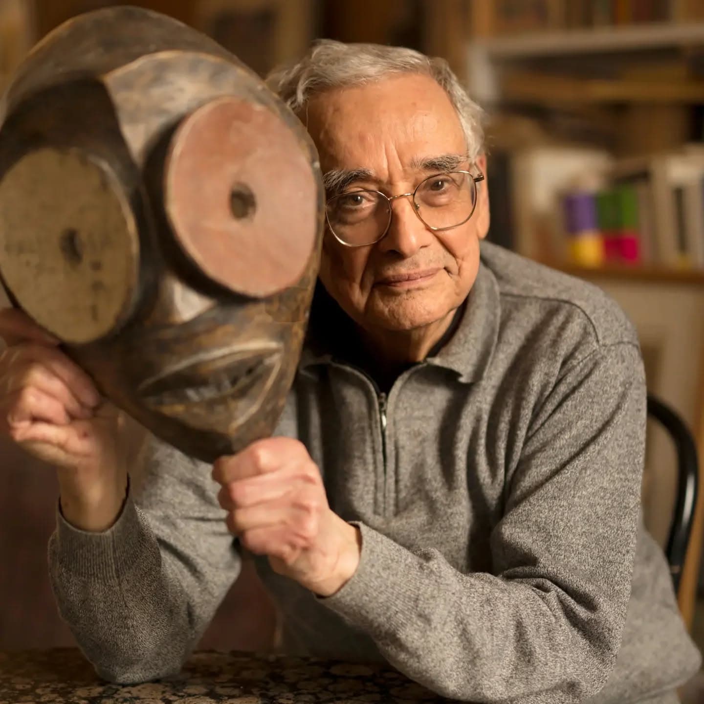 Marcel Bénabou annonce une présentation de deux livres nouvellement parus :Aux franges du silence (Le Seuil) et Jette ce livre avant qu'il soit trop tard (L’Arbre Vengeur). Elle aura lieu à la librairie Tschann, 125, boulevard du Montparnasse, 75006 Paris, le lundi 15 juin à 18h30. Pour cette présentation, MB sera accompagné de son ami et camarade oulipien Jacques Jouet. Venez nombreux ! (Photo : Christophe Maout / Libération) #oulipo #marcelbenabou #jacquesjouet #littératurefrançaise